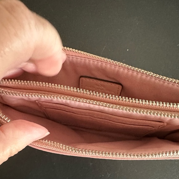 Coach double wristlet, light pink. One zip pocket has two card holders - Picture 3 of 5